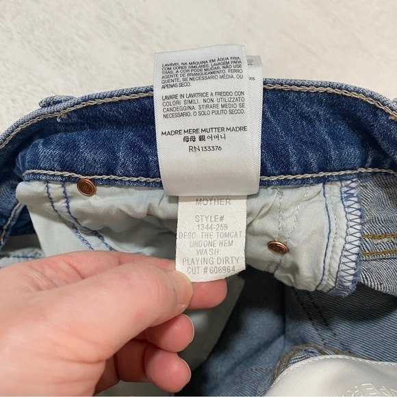 Mother Superior The Tomcat Undone Hem Jeans in Playing Dirty Size 26 - Picture 8 of 11